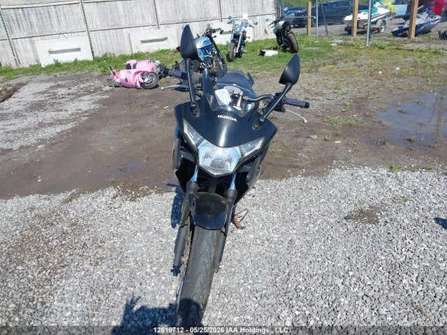 12619712 :رقم المزاد ، MLHMC4120B5000941 vin ، 2011 Honda Cbr250 Ra مزاد بيع