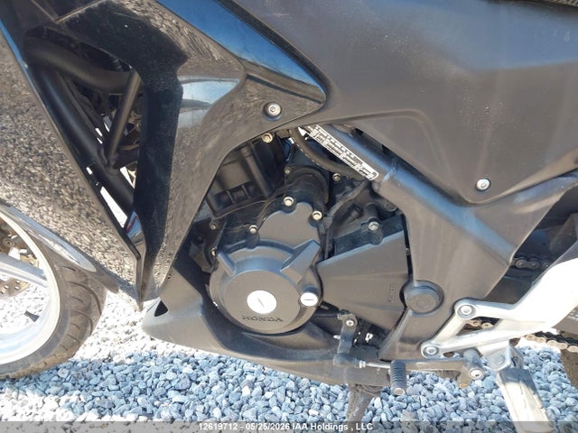 12619712 :رقم المزاد ، MLHMC4120B5000941 vin ، 2011 Honda Cbr250 Ra مزاد بيع