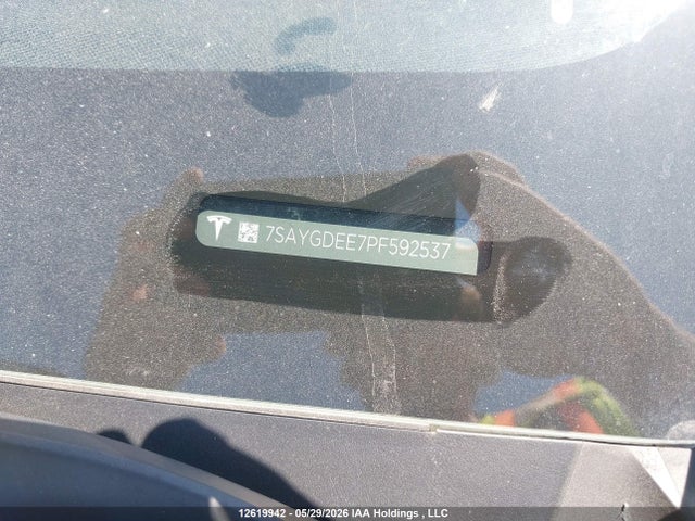 12619942 :رقم المزاد ، 7SAYGDEE7PF592537 vin ، 2023 Tesla Model Y Long Range مزاد بيع