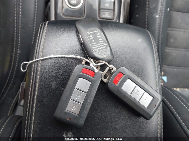 JA4AZ2A33LZ613626 Mitsubishi Outlander Es