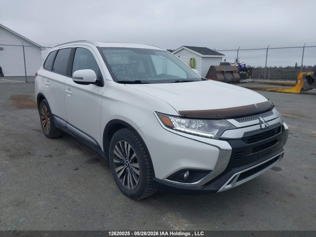JA4AZ2A33LZ613626 Mitsubishi Outlander Es