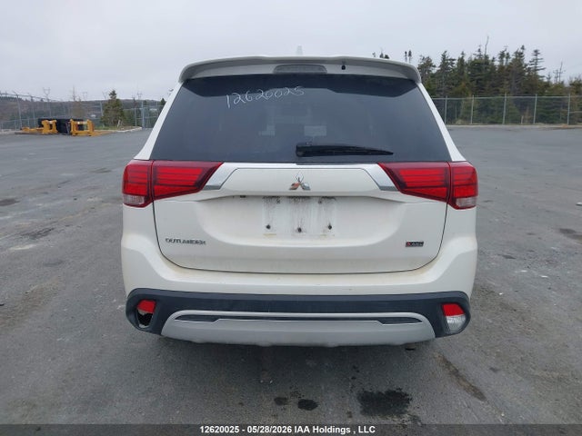 JA4AZ2A33LZ613626 Mitsubishi Outlander Es