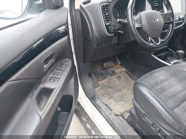 JA4AZ2A33LZ613626 Mitsubishi Outlander Es