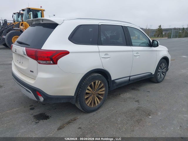 JA4AZ2A33LZ613626 Mitsubishi Outlander Es