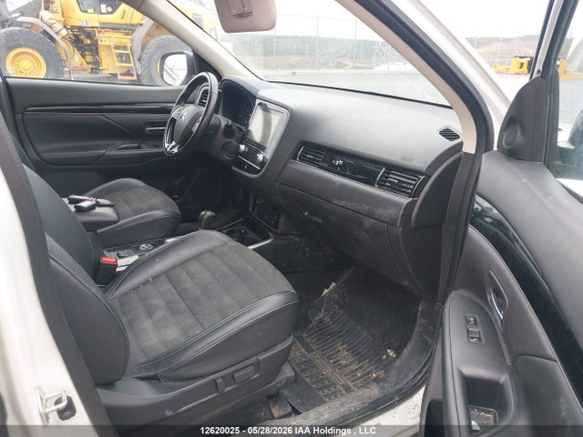 JA4AZ2A33LZ613626 Mitsubishi Outlander Es