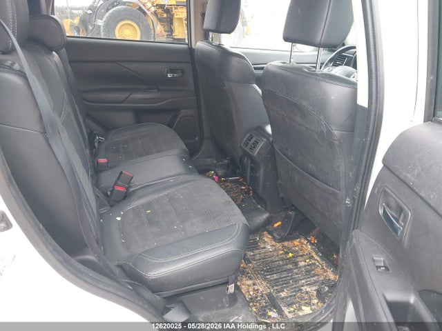 JA4AZ2A33LZ613626 Mitsubishi Outlander Es