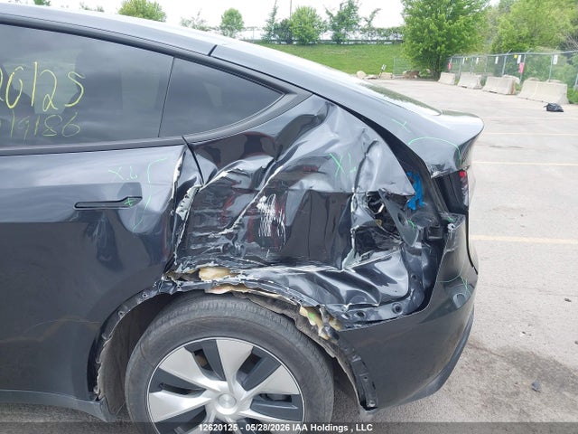 12620125 :رقم المزاد ، 7SAYGDEE7RF019186 vin ، 2024 Tesla Model Y مزاد بيع