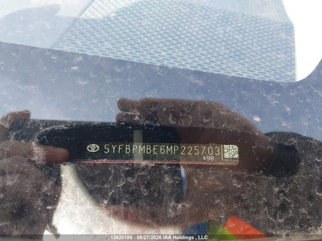 12620186 :رقم المزاد ، 5YFBPMBE6MP225703 vin ، 2021 Toyota Corolla Le مزاد بيع