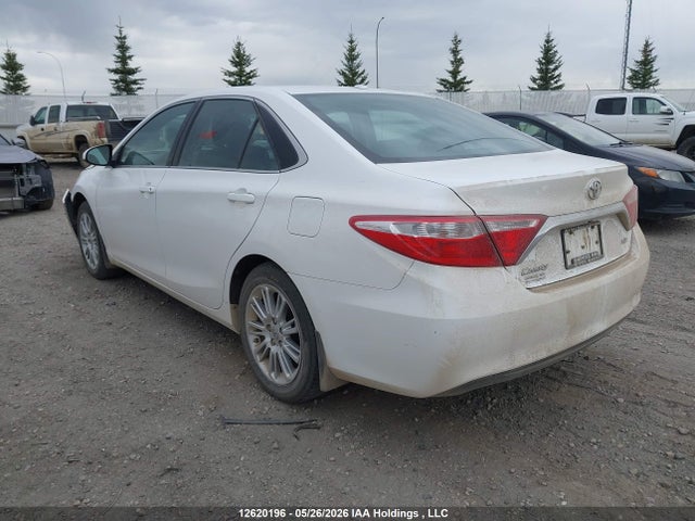 2015 Toyota Camry Le/xle/se/xse მანქანა იყიდება აუქციონზე, vin: 4T1BF1FK2FU496180, აუქციონის ნომერი: 12620196