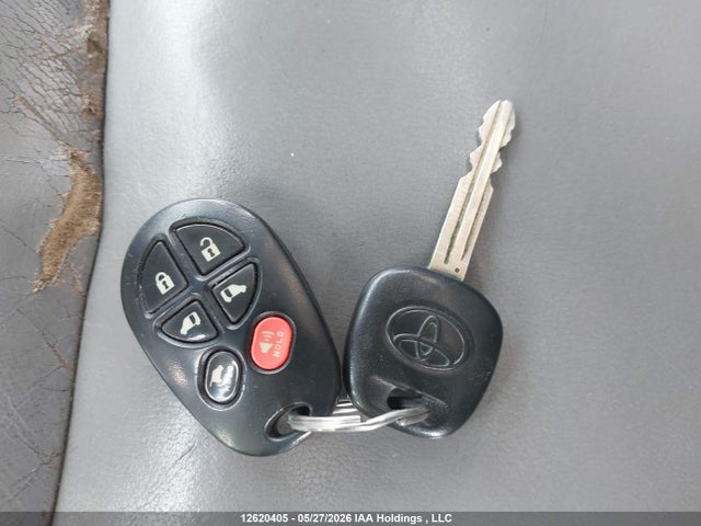 12620405 :رقم المزاد ، 5TDBK22C28S011256 vin ، 2008 Toyota Sienna Limited مزاد بيع