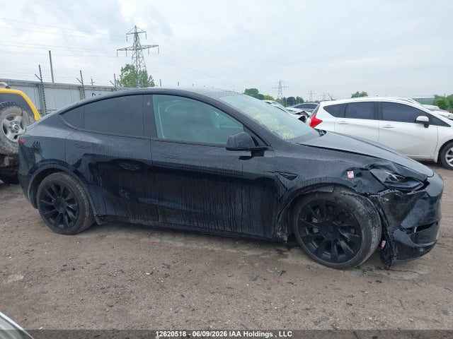 Tesla Model Y Long Range 2023 LRWYGDEE3PC066770 Image 13
