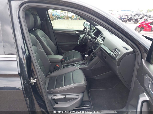 Продажа на аукционе авто 2021 Volkswagen Tiguan Sel Premium R-line, vin: 3VV4B7AX0MM040633, номер лота: 12620778