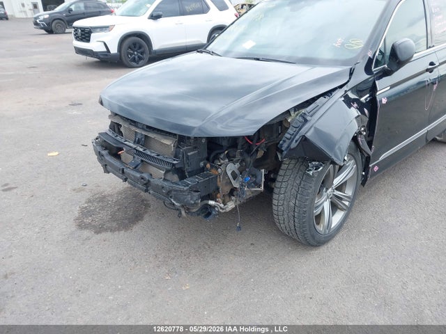 Продажа на аукционе авто 2021 Volkswagen Tiguan Sel Premium R-line, vin: 3VV4B7AX0MM040633, номер лота: 12620778