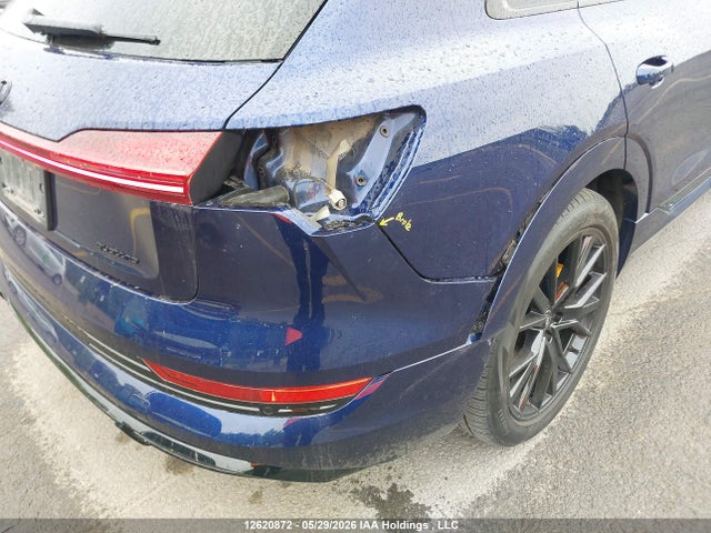 12620872 :رقم المزاد ، WA1AABGE3NB043879 vin ، 2022 Audi E-tron Premium مزاد بيع