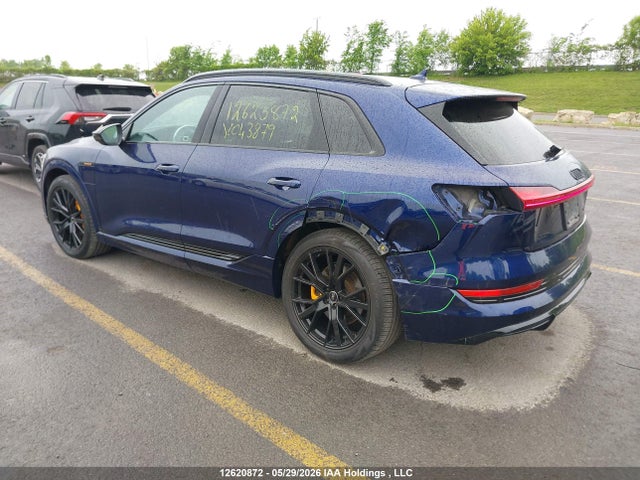 12620872 :رقم المزاد ، WA1AABGE3NB043879 vin ، 2022 Audi E-tron Premium مزاد بيع