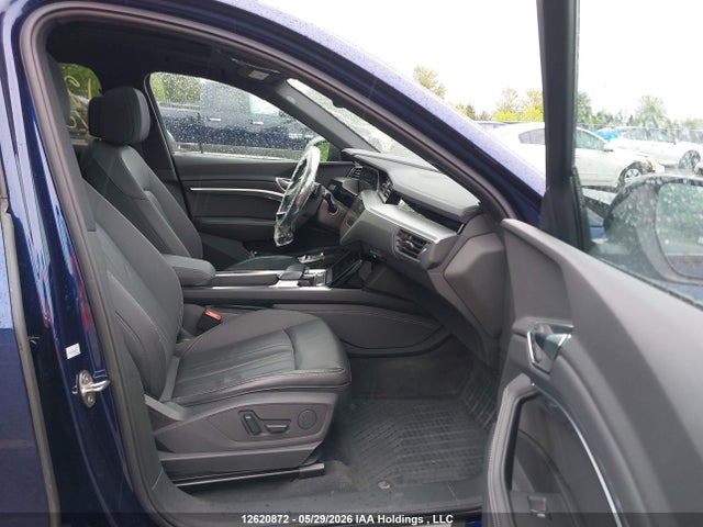 12620872 :رقم المزاد ، WA1AABGE3NB043879 vin ، 2022 Audi E-tron Premium مزاد بيع
