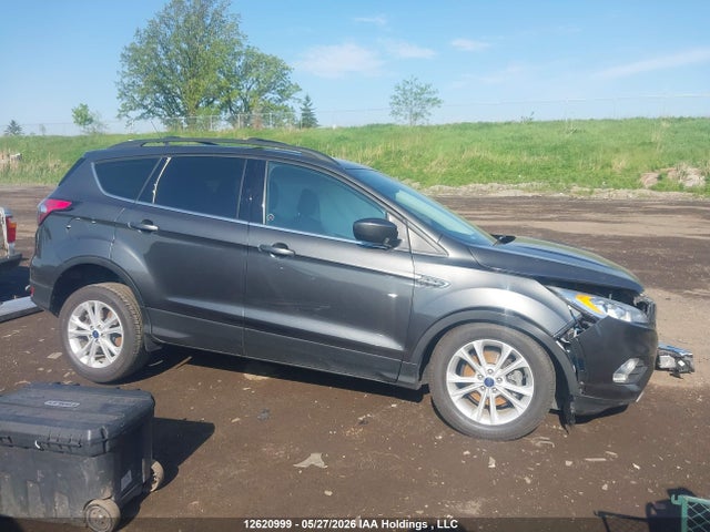 1FMCU0HD2JUB91645 Ford ESCAPE SEL