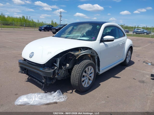 Volkswagen Beetle 2014 3VWJ07AT1EM642766 Image 2