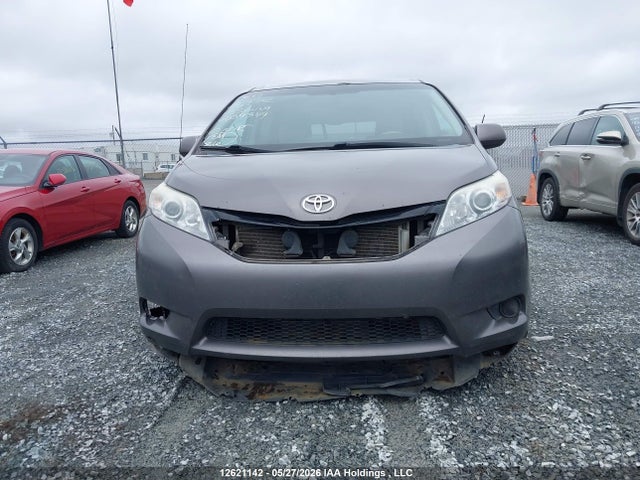 12621142 :رقم المزاد ، 5TDJK3DC6DS059349 vin ، 2013 Toyota Sienna Le مزاد بيع
