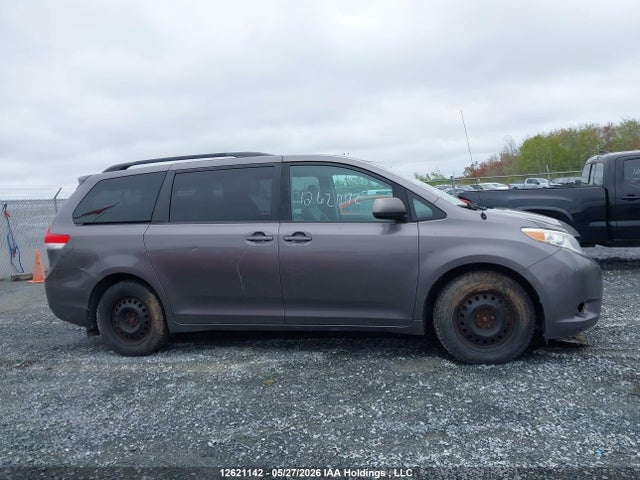 12621142 :رقم المزاد ، 5TDJK3DC6DS059349 vin ، 2013 Toyota Sienna Le مزاد بيع