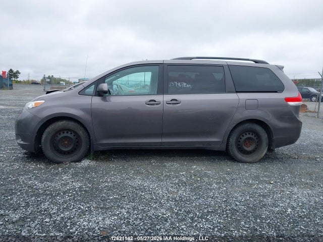 12621142 :رقم المزاد ، 5TDJK3DC6DS059349 vin ، 2013 Toyota Sienna Le مزاد بيع
