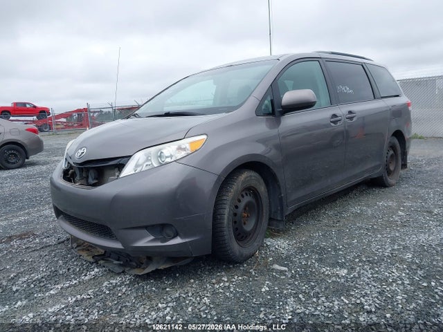 12621142 :رقم المزاد ، 5TDJK3DC6DS059349 vin ، 2013 Toyota Sienna Le مزاد بيع