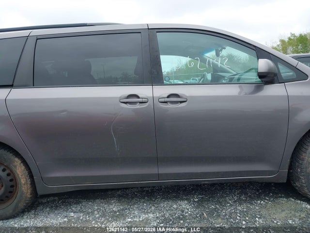 12621142 :رقم المزاد ، 5TDJK3DC6DS059349 vin ، 2013 Toyota Sienna Le مزاد بيع