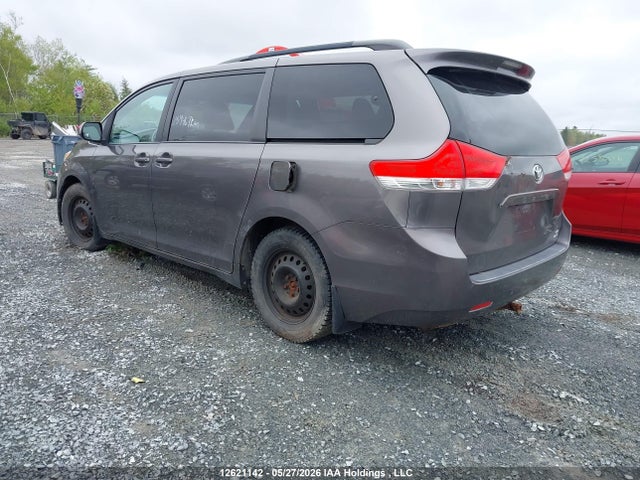 12621142 :رقم المزاد ، 5TDJK3DC6DS059349 vin ، 2013 Toyota Sienna Le مزاد بيع