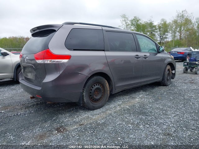 12621142 :رقم المزاد ، 5TDJK3DC6DS059349 vin ، 2013 Toyota Sienna Le مزاد بيع
