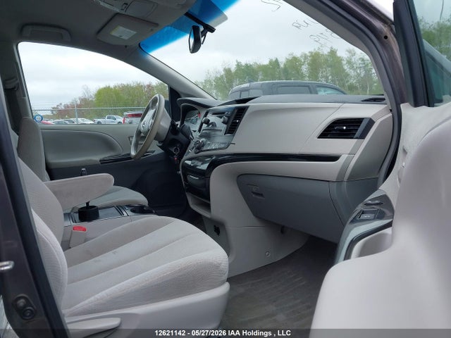 12621142 :رقم المزاد ، 5TDJK3DC6DS059349 vin ، 2013 Toyota Sienna Le مزاد بيع
