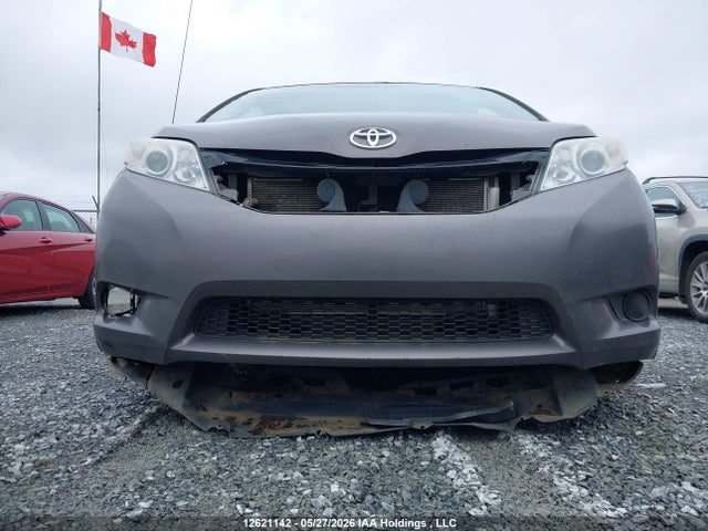 12621142 :رقم المزاد ، 5TDJK3DC6DS059349 vin ، 2013 Toyota Sienna Le مزاد بيع