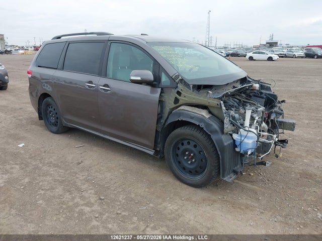 12621237 :رقم المزاد ، 5TDDK3DC5DS065561 vin ، 2013 Toyota Sienna Xle 7 Passenger مزاد بيع