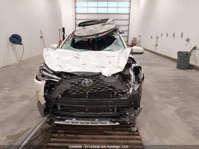 12508809 :رقم المزاد ، 7MUDAABG0RV096808 vin ، 2024 Toyota Corolla Cross Xle مزاد بيع