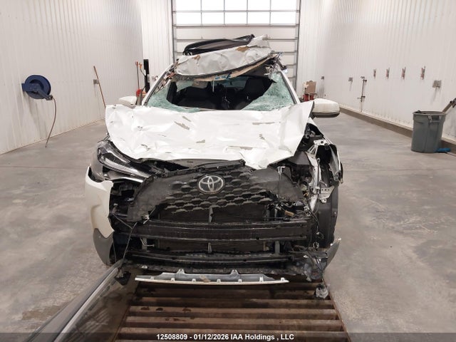 12508809 :رقم المزاد ، 7MUDAABG0RV096808 vin ، 2024 Toyota Corolla Cross Xle مزاد بيع