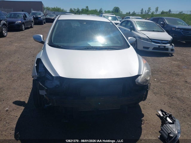 2013 Hyundai Elantra Gt მანქანა იყიდება აუქციონზე, vin: KMHD25LE3DU057206, აუქციონის ნომერი: 12621370