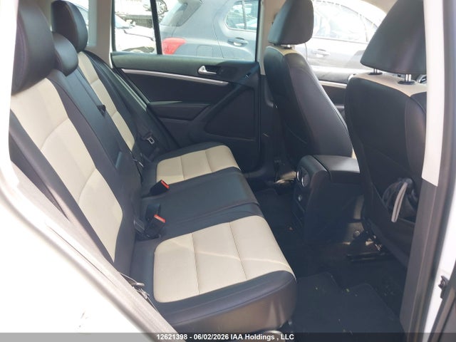 Продажа на аукционе авто 2016 Volkswagen Tiguan Comfortline/highline/special Edition, vin: WVGJV7AX8GK000025, номер лота: 12621398