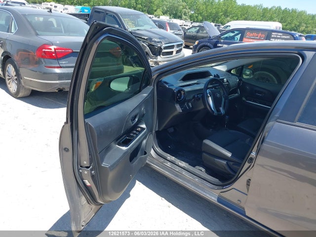 2015 Toyota Prius C Technology მანქანა იყიდება აუქციონზე, vin: JTDKDTB31F1091854, აუქციონის ნომერი: 12621573