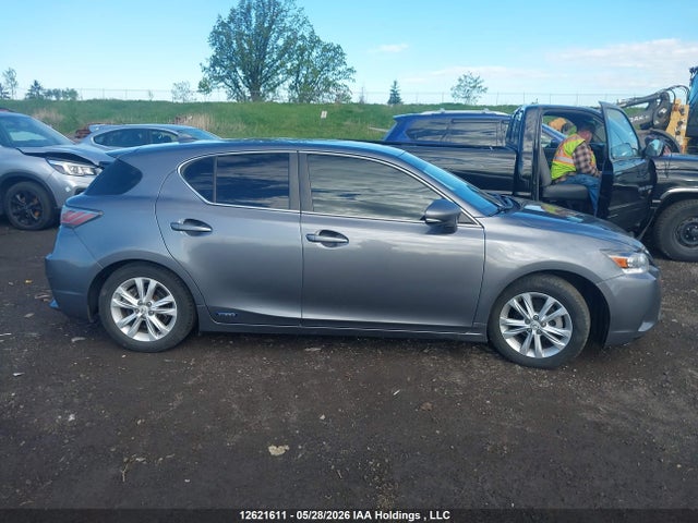 Lexus CT 200H 2017 JTHKD5BH7H2299613 Image 12