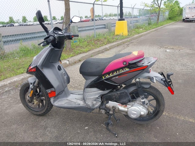 12621816 :رقم المزاد ، ZD4C506B8P4003002 vin ، 2023 Aprilia Sr Motard 50 مزاد بيع
