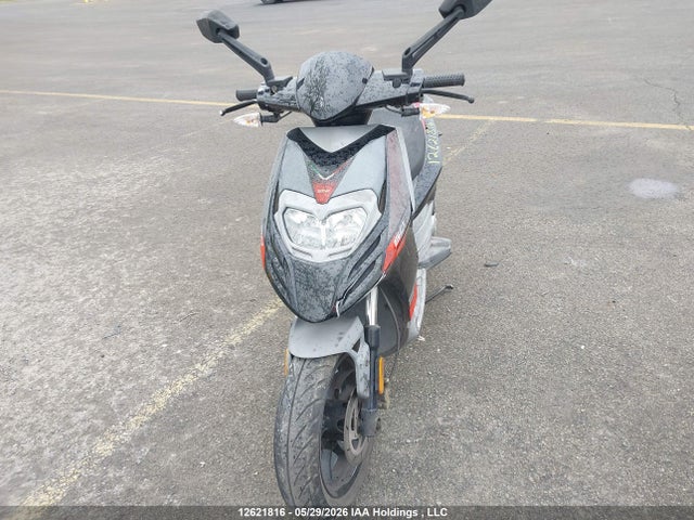 12621816 :رقم المزاد ، ZD4C506B8P4003002 vin ، 2023 Aprilia Sr Motard 50 مزاد بيع