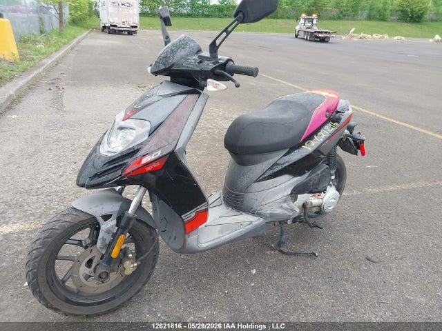 12621816 :رقم المزاد ، ZD4C506B8P4003002 vin ، 2023 Aprilia Sr Motard 50 مزاد بيع