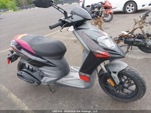 12621816 :رقم المزاد ، ZD4C506B8P4003002 vin ، 2023 Aprilia Sr Motard 50 مزاد بيع