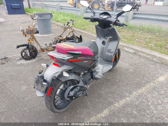 12621816 :رقم المزاد ، ZD4C506B8P4003002 vin ، 2023 Aprilia Sr Motard 50 مزاد بيع