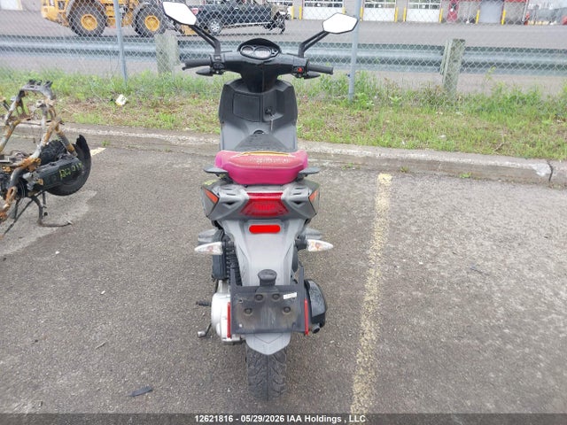 12621816 :رقم المزاد ، ZD4C506B8P4003002 vin ، 2023 Aprilia Sr Motard 50 مزاد بيع