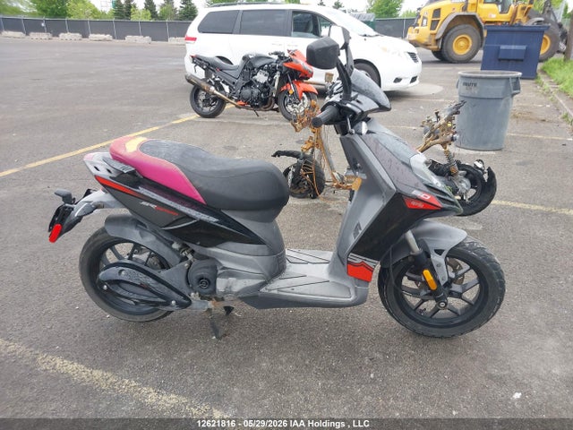 12621816 :رقم المزاد ، ZD4C506B8P4003002 vin ، 2023 Aprilia Sr Motard 50 مزاد بيع