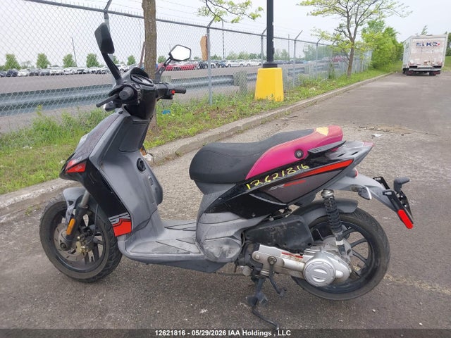 12621816 :رقم المزاد ، ZD4C506B8P4003002 vin ، 2023 Aprilia Sr Motard 50 مزاد بيع