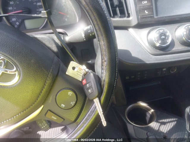 12621864 :رقم المزاد ، 2T3ZFREV8FW142633 vin ، 2015 Toyota Rav4 Le مزاد بيع
