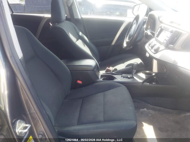 12621864 :رقم المزاد ، 2T3ZFREV8FW142633 vin ، 2015 Toyota Rav4 Le مزاد بيع