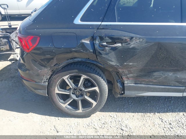 12621923 :رقم المزاد ، WA1EECF34R1105555 vin ، 2024 Audi Q3 مزاد بيع