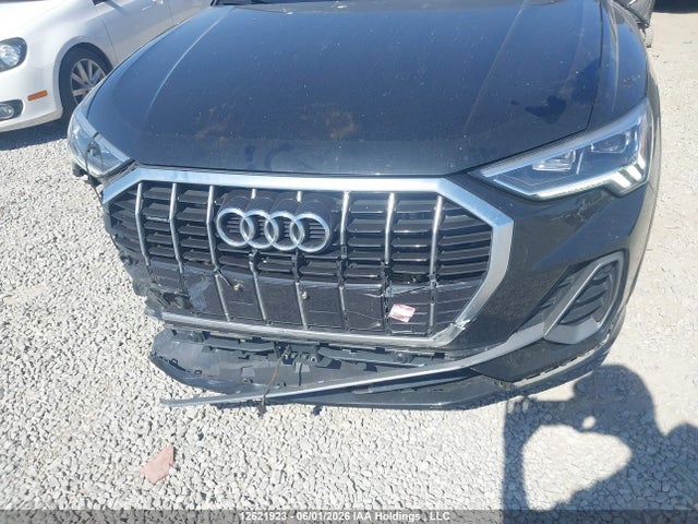 12621923 :رقم المزاد ، WA1EECF34R1105555 vin ، 2024 Audi Q3 مزاد بيع
